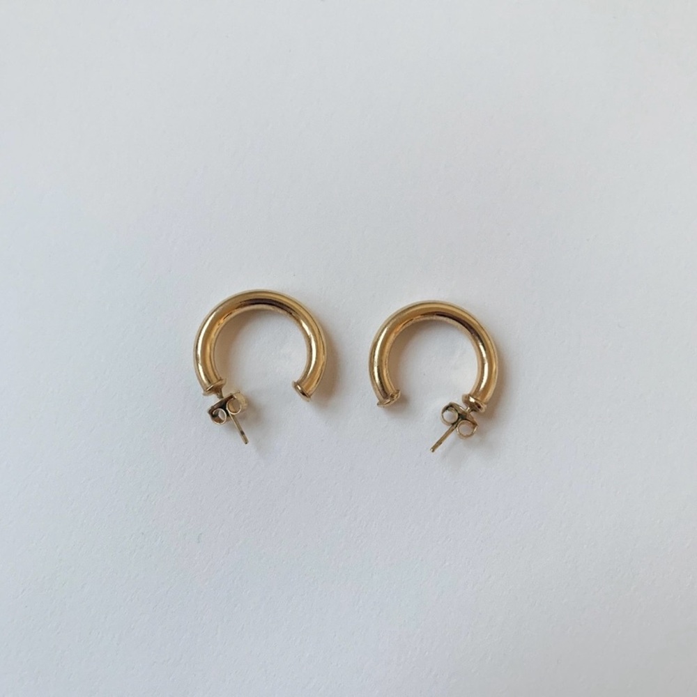 Mejuri gold tube hoops